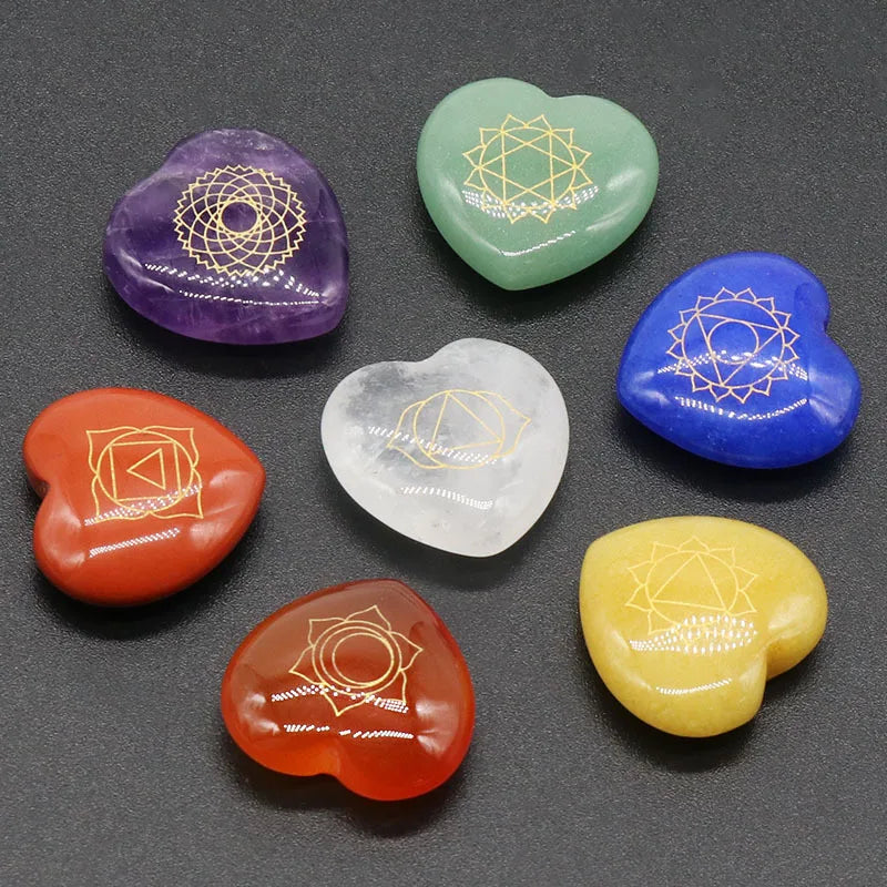 7 Chakra Reiki Heilsteine herzförmig mit Symbol natürliche Energie Edelsteine für Yoga Feng Shui Mineral Handwerk Wohnkultur