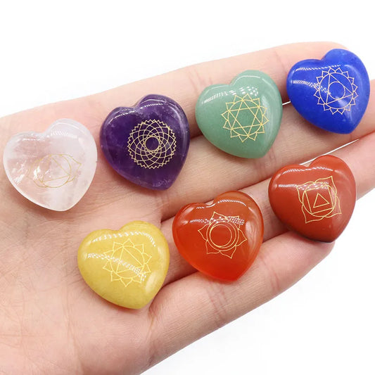 7 Chakra Reiki Heilsteine herzförmig mit Symbol natürliche Energie Edelsteine für Yoga Feng Shui Mineral Handwerk Wohnkultur