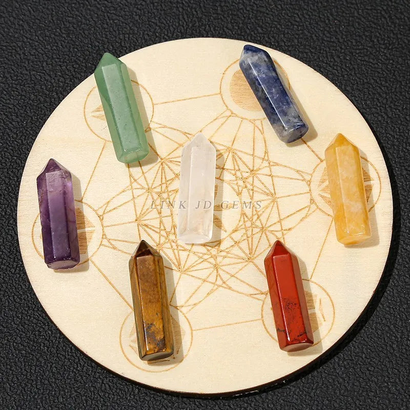 Heilsteine 7 Chakra sechseckige Säule Kristall Set mit sieben Sternen Array Holzplatte für Meditation Balance Wohnkultur Handwerk